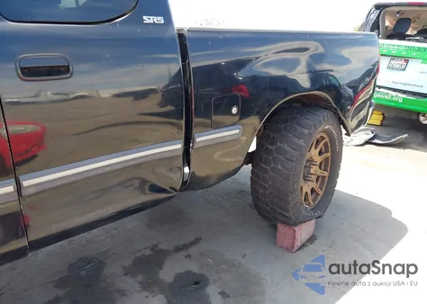 2001 Toyota Tundra Sr5 V8 z USA, uszkodzony, nr VIN 5TBRT34111S165548